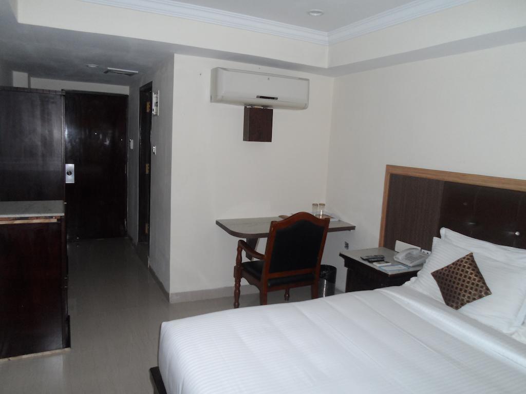 Capital O Hotel Central Park Near Birla Mandir Hajdarabad Zewnętrze zdjęcie